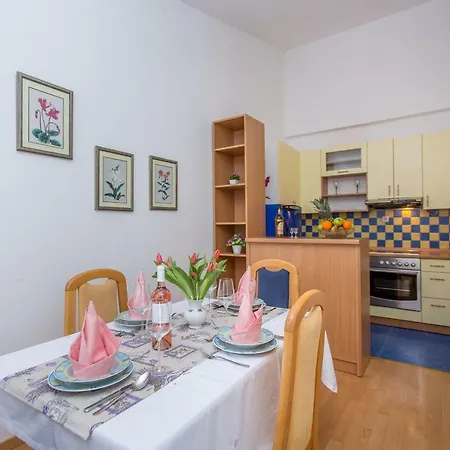 Snjezana Apartment Makarska