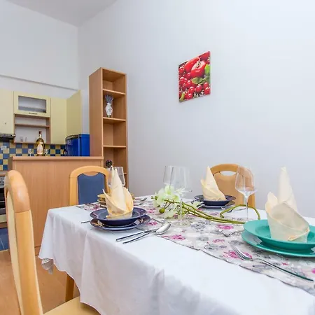 Snjezana Apartment Makarska