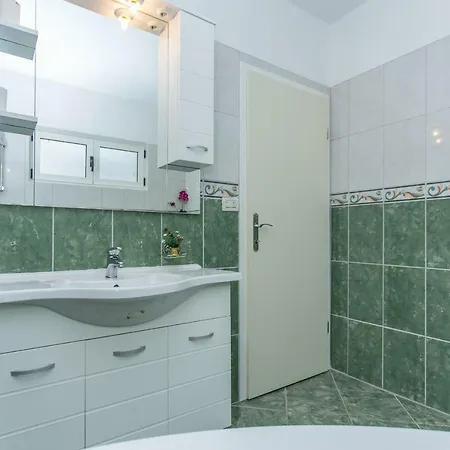 Snjezana Apartment *