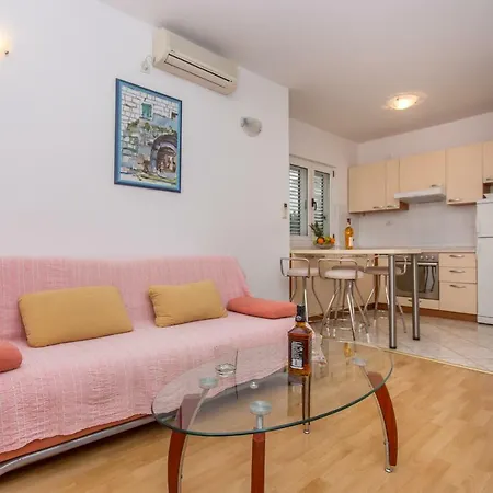Apartment Snjezana *